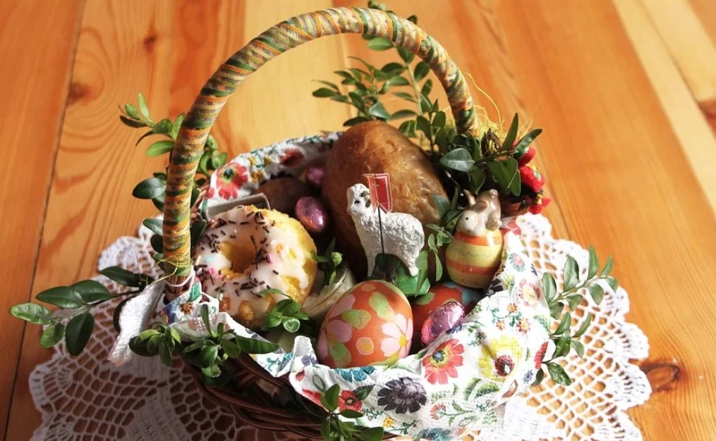 Święcenie pokarmów w kościołach w Mikołowie. O której godzinie iść z koszyczkiem?