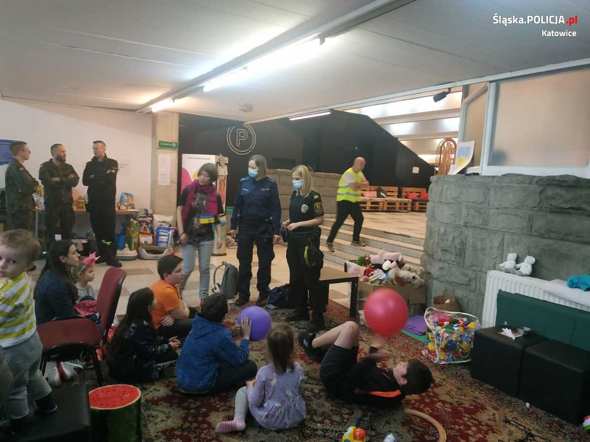 Działania "Mamo, tato nie zgub mnie". Katowiccy mundurowi dla ukraińskich dzieci 1