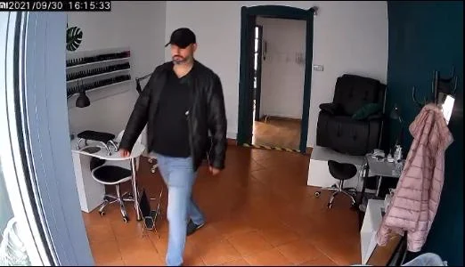 Ukradł telefon w lokalu przy ul. Żwirki i Wigury 16. Rozpoznajesz tego mężczyznę?