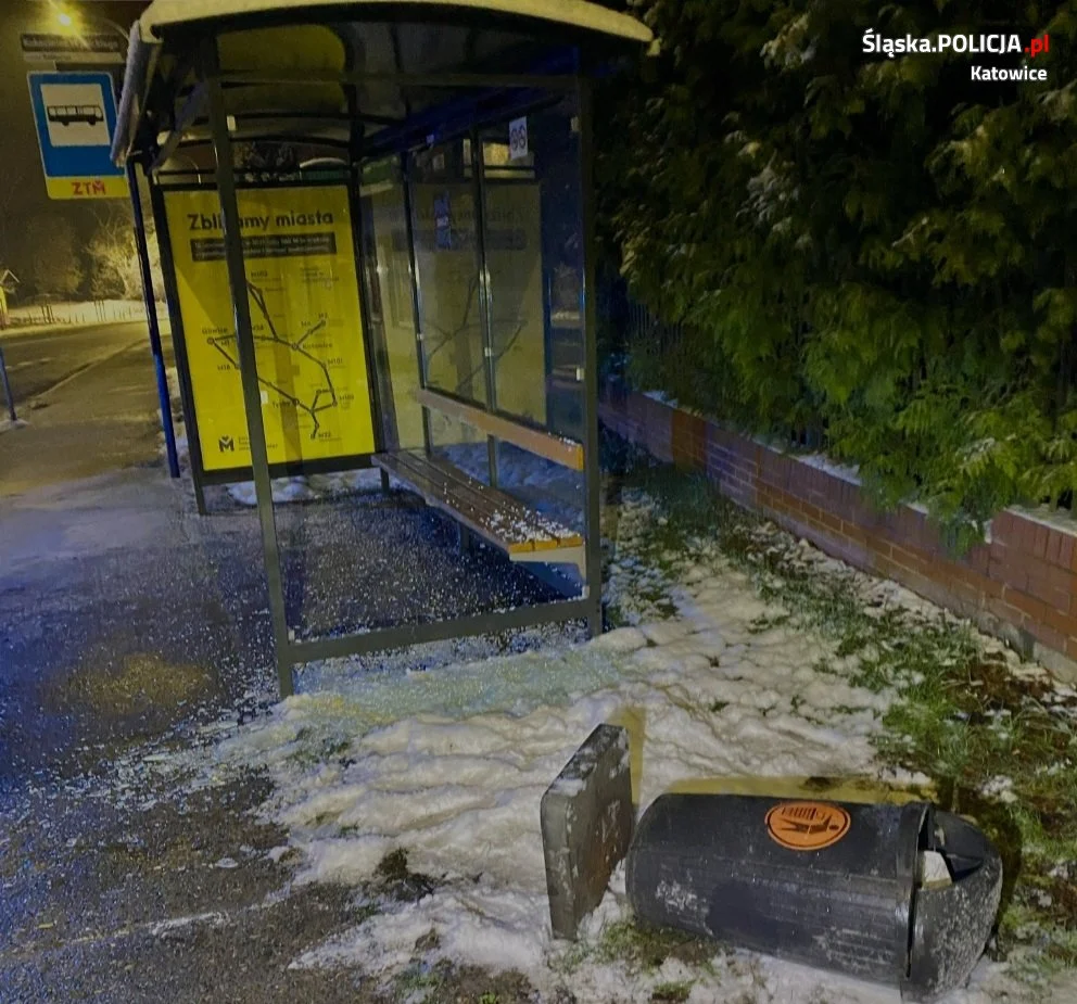 Łapówka miała pomóc w uniknięciu kary za zniszczenie wiaty