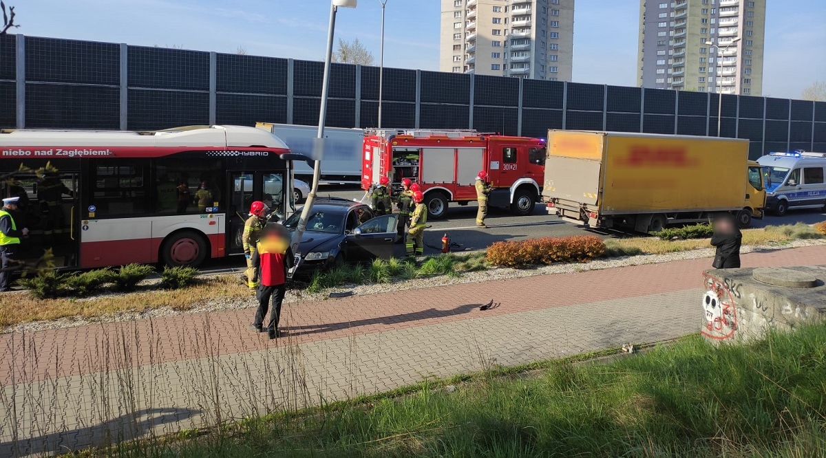 Wypadek na al. Roździeńskiego. Dwie osoby poszkodowane!