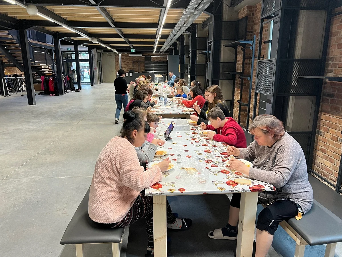 Firma Ski Team uruchomiła przytulisko dla uchodźczyń z dziećmi