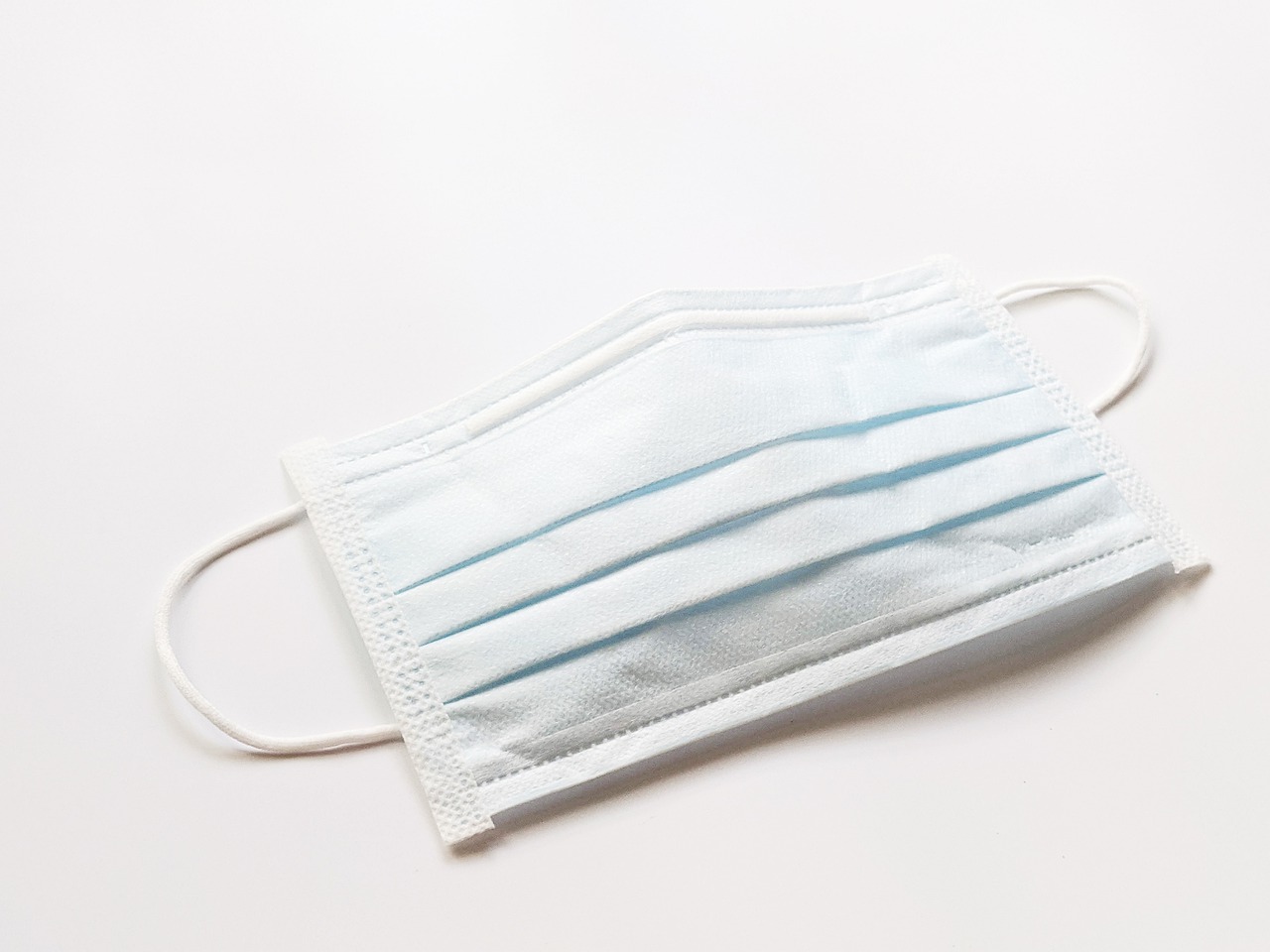 Opublikowano rozporządzenie - w maju maseczki w aptekach i przychodniach nadal obowiązkowe