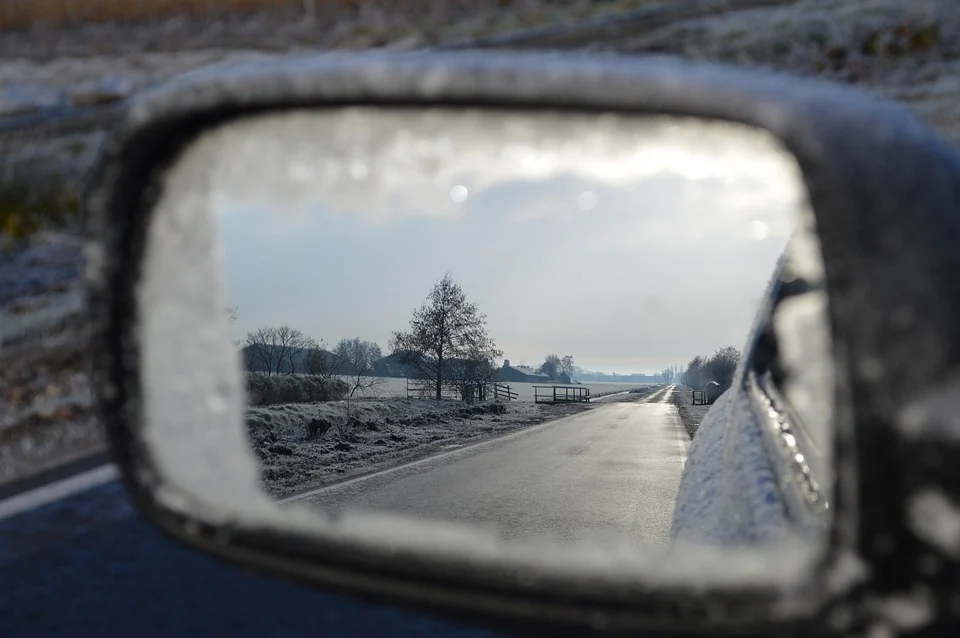 Zmienne warunki atmosferyczne. Policja apeluje o ostrożną jazdę