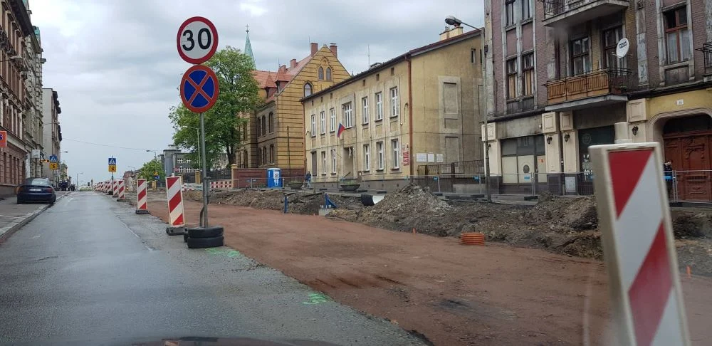 [SPROSTOWANIE] Remont 3 Maja potrwa dłużej! W miejscu zwykłej ulicy ma pojawić się deptak