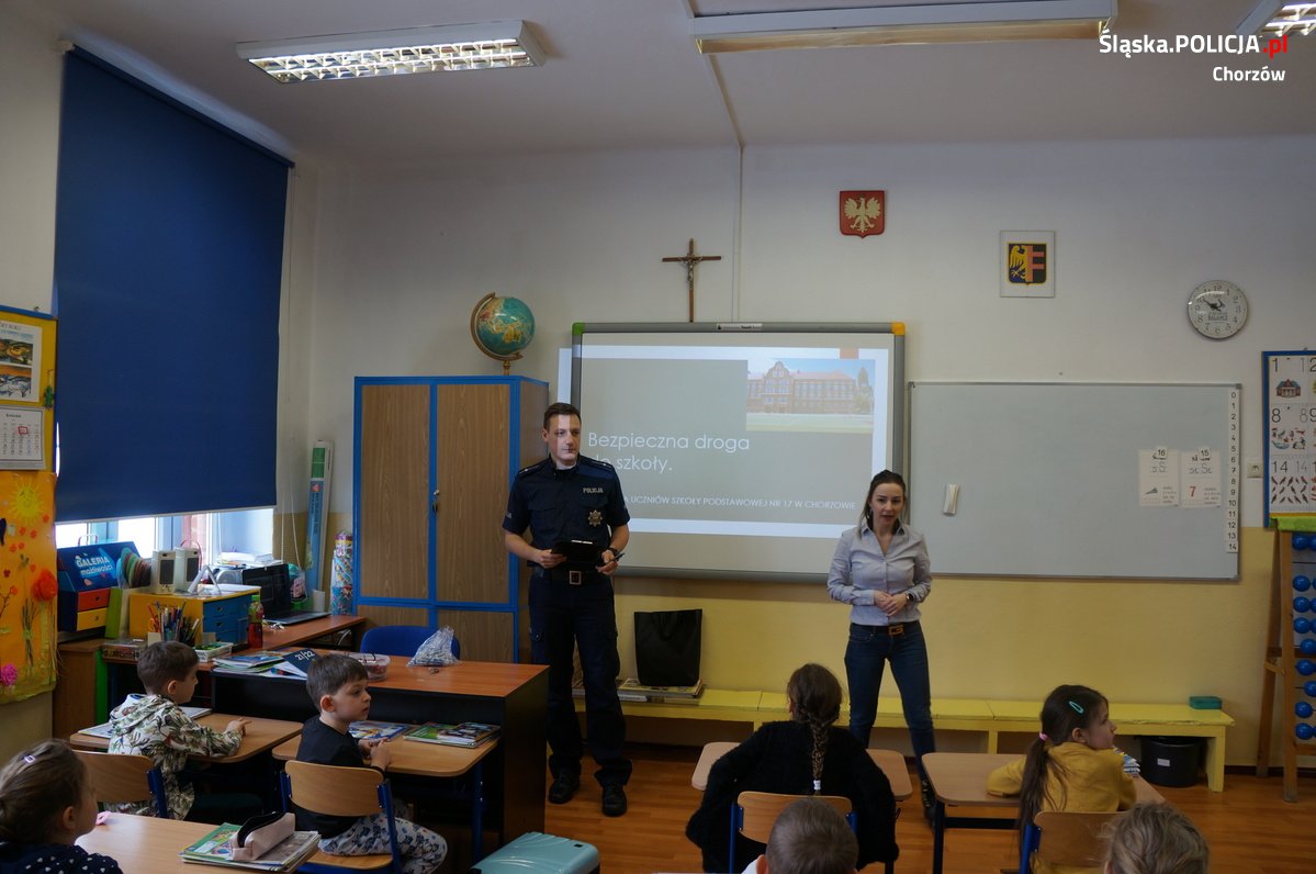 Bezpieczna droga do szkoły z dzielnicowymi. Policjanci spotkali się z uczniami