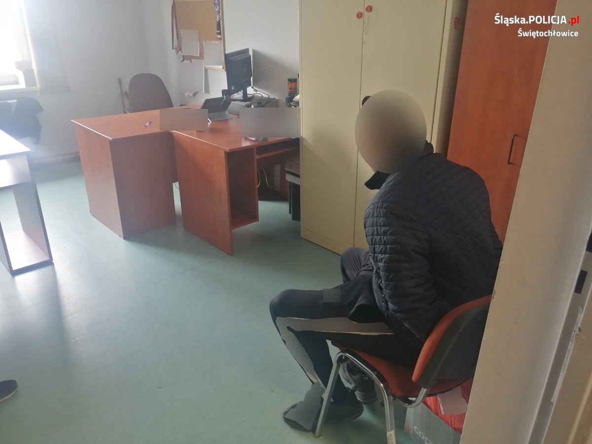 Szybki pościg zakończył się w Chorzowie. Zatrzymano nieletniego kierowcę