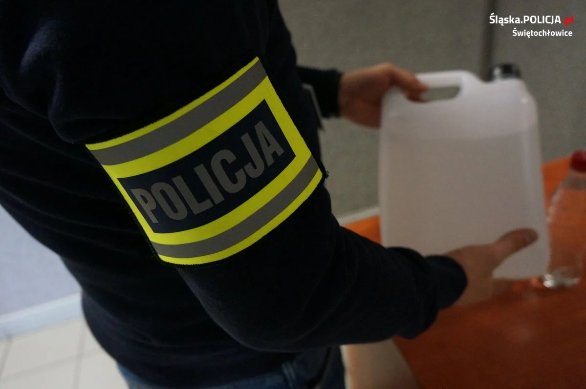 37-letnia mieszkanka Świętochłowic wpadła z kontrabandą w mieszkaniu