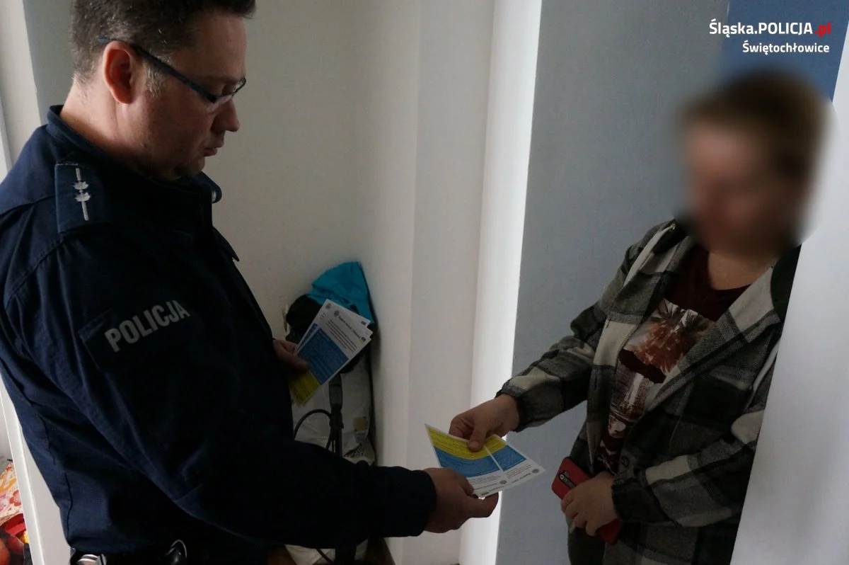 Świętochłowiccy dzielnicowi odwiedzają uchodźców, w trosce o ich bezpieczeństwo