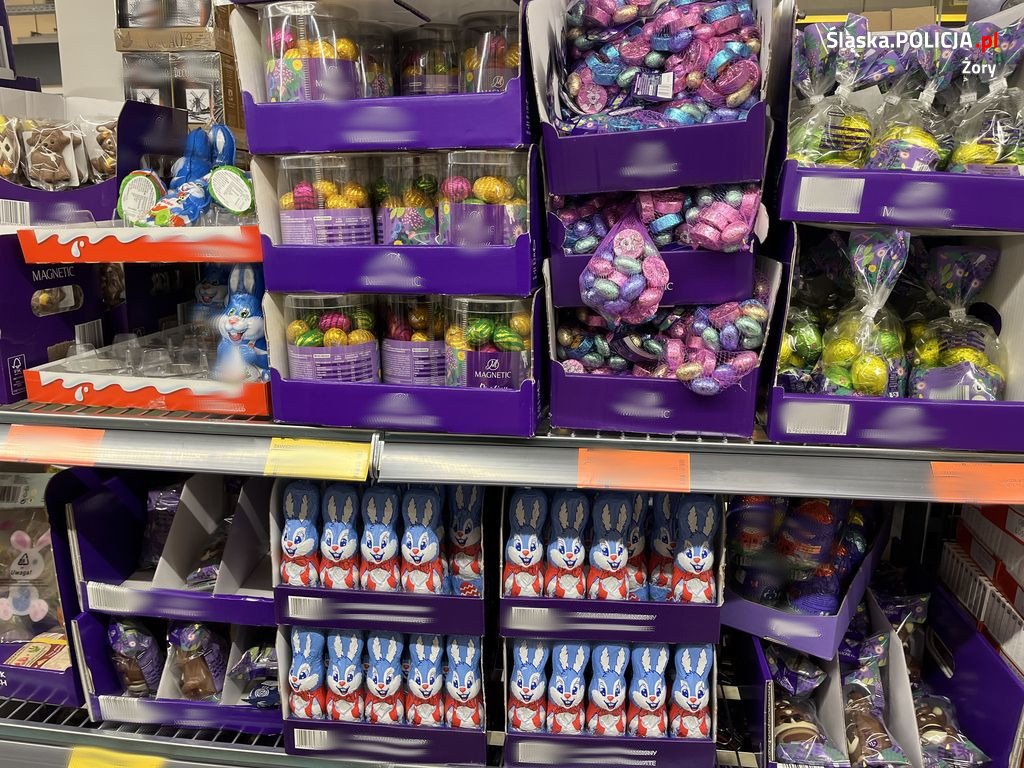 Skradł świąteczne słodycze na kwotę prawie 900 złotych. Złapała go policja