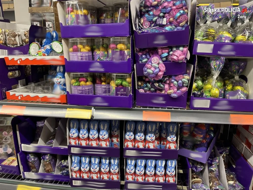 Skradł świąteczne słodycze na kwotę prawie 900 złotych. Złapała go policja