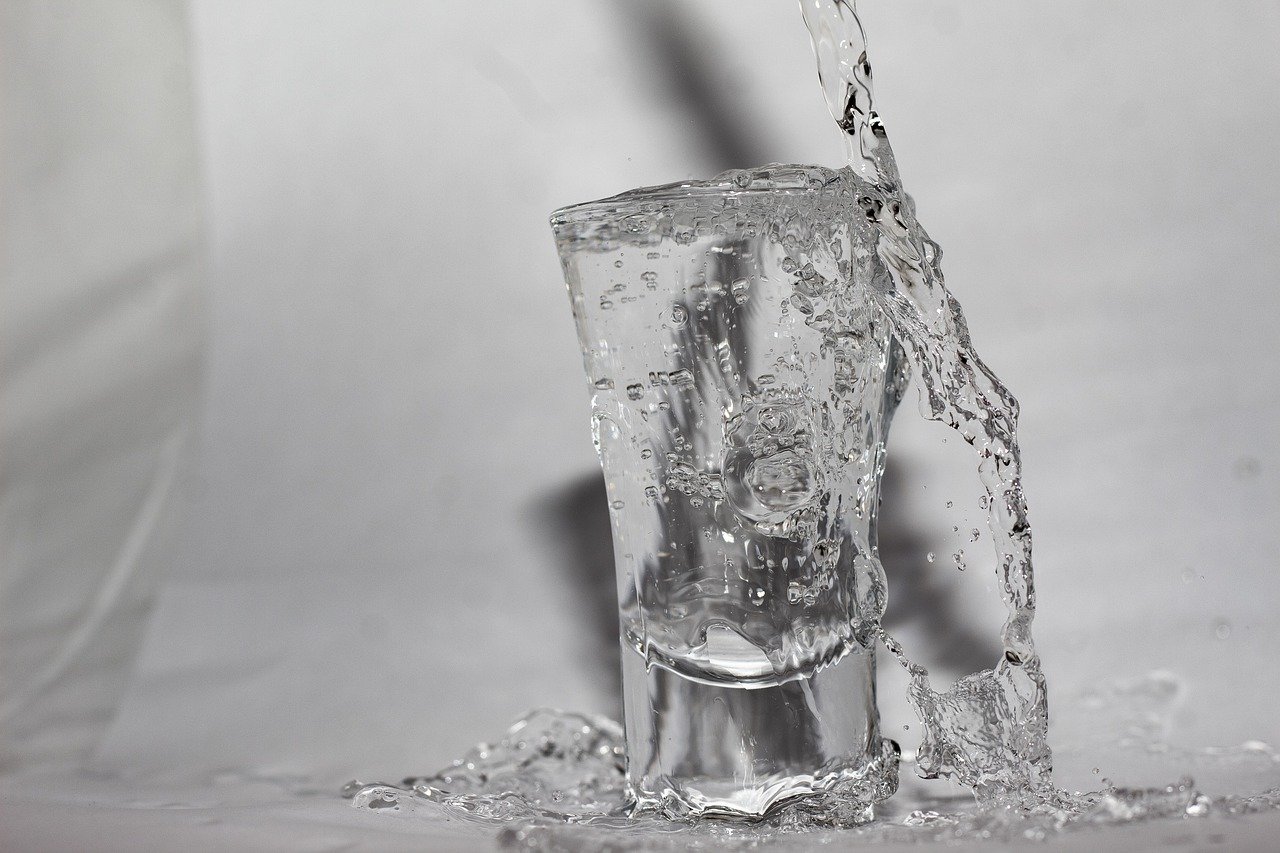 Ostrzeżenie GIS przed spożywaniem alkoholu niewiadomego pochodzenia!