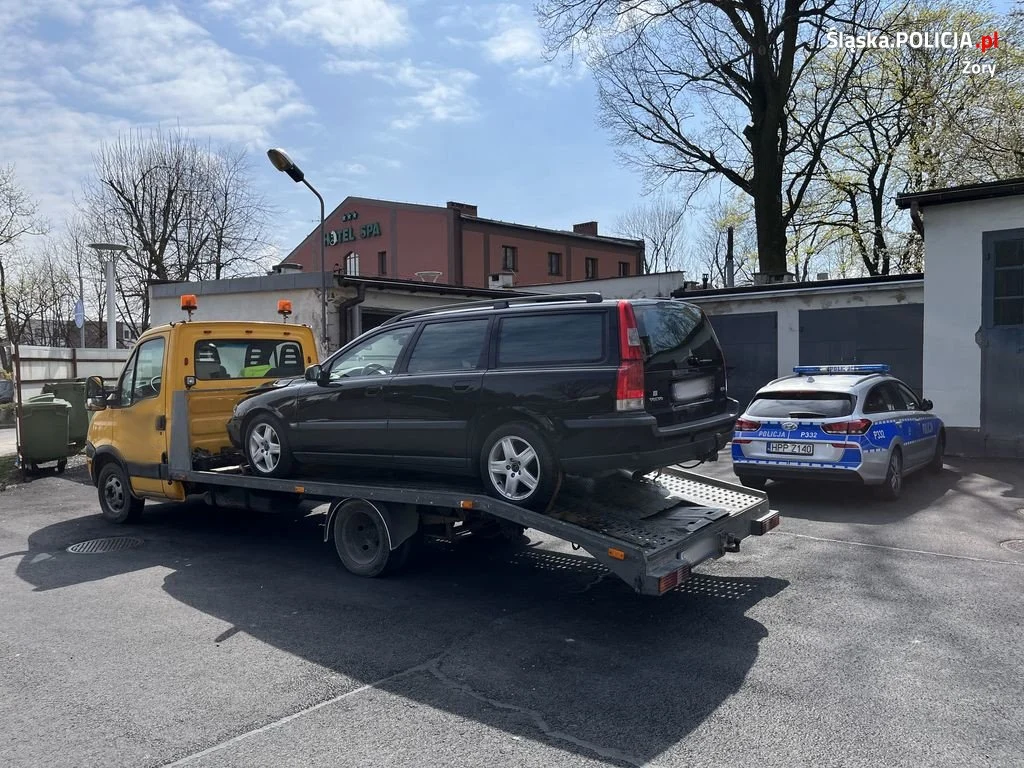 Zderzenie dwóch pojazdów na ul. Pszczyńskiej. Pijany kierowca spowodował kolizję