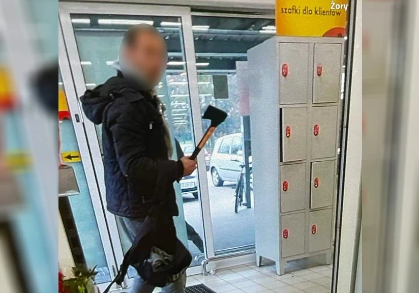Siekierą zdemolował drzwi wejściowe do marketu!