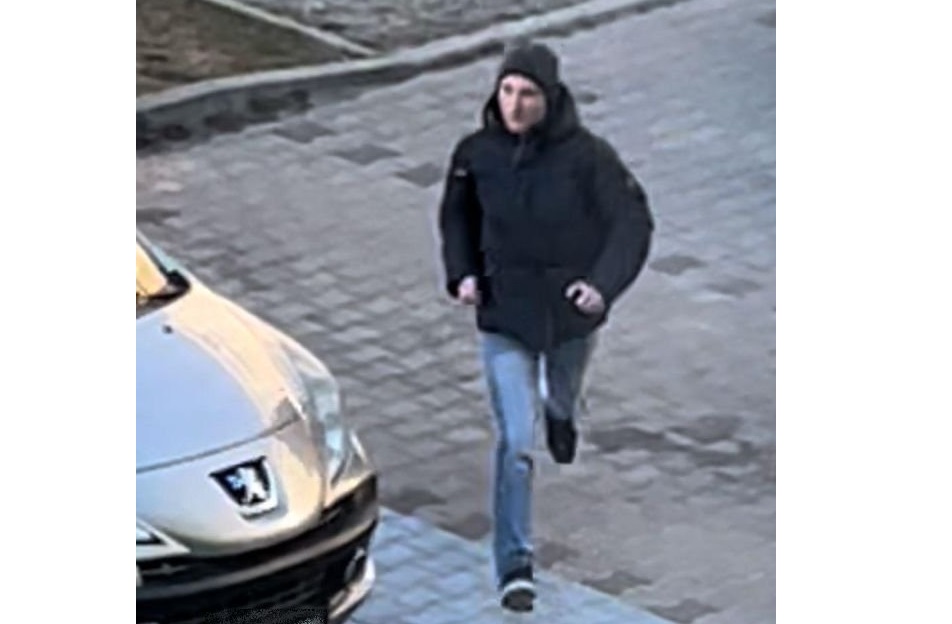 Mężczyzna podejrzany jest o kradzież. Rozpoznajesz go?