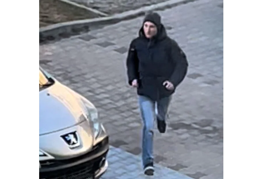 Mężczyzna podejrzany jest o kradzież. Rozpoznajesz go?