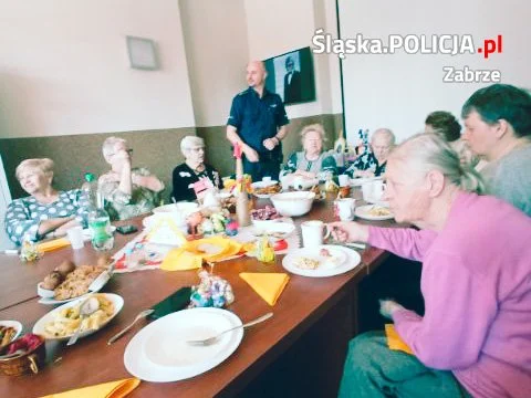 Świąteczne spotkanie dzielnicowych z seniorami