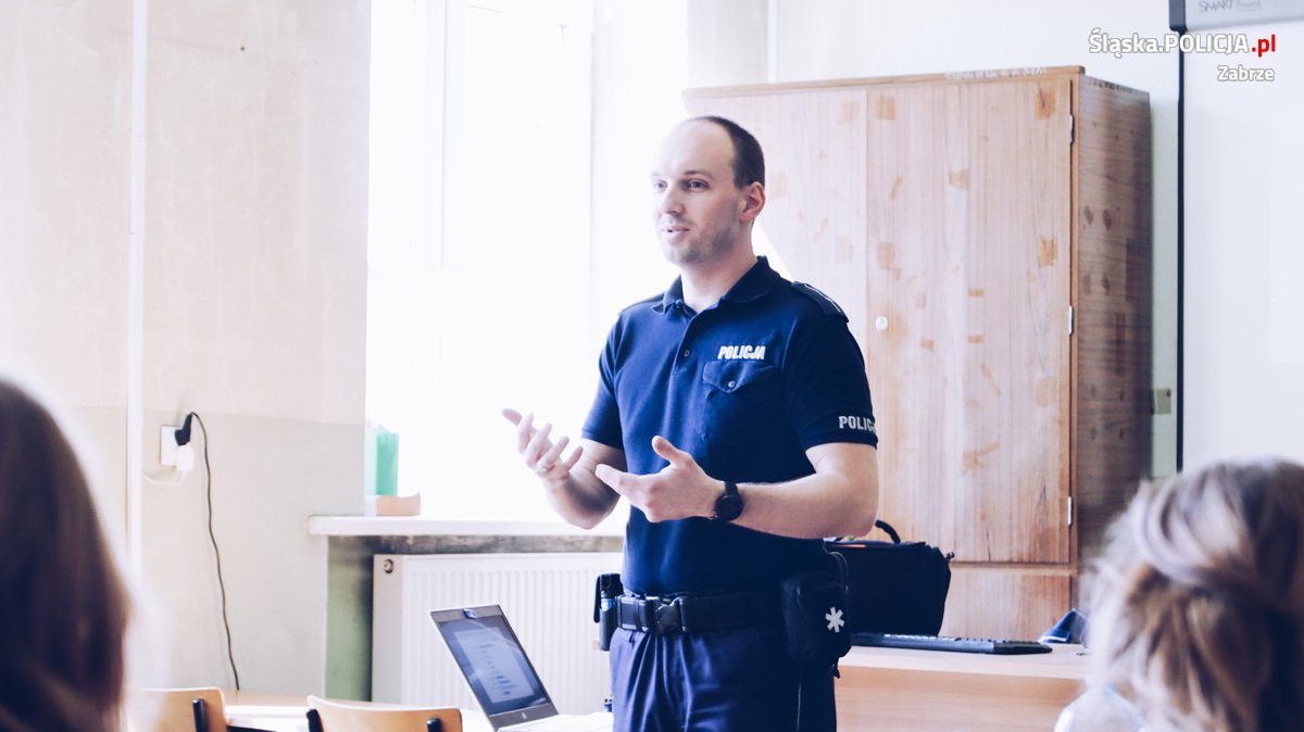 Hejt w sieci i zagrożenia fake news - tematem spotkania z uczniami