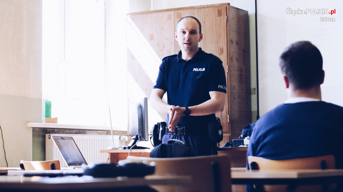 Hejt w sieci i zagrożenia fake news - tematem spotkania z uczniami