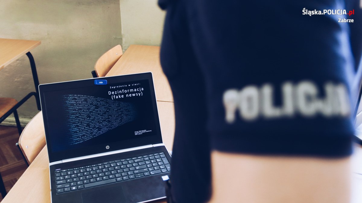 Hejt w sieci i zagrożenia fake news - tematem spotkania z uczniami
