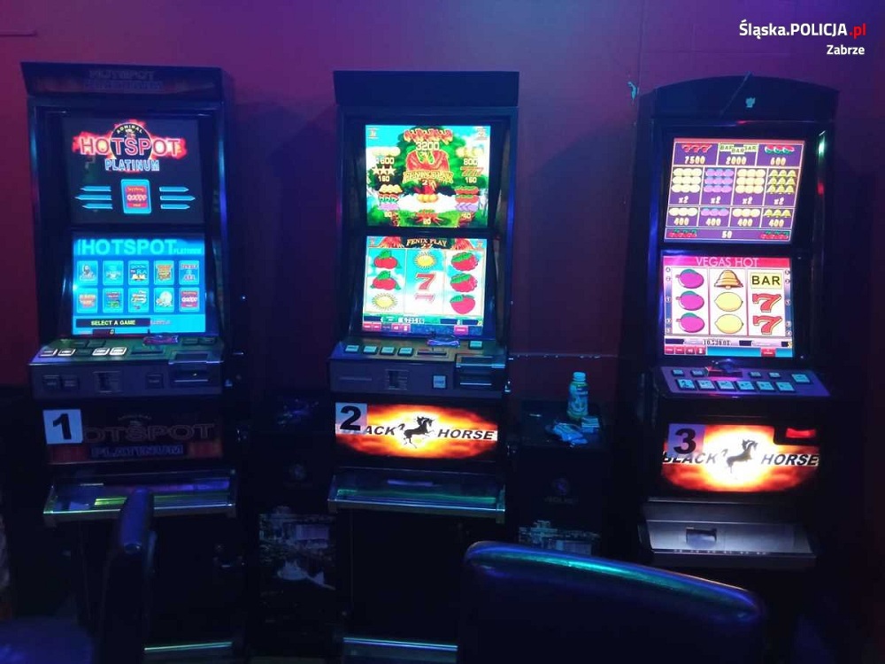 Przejęli nielegalne automaty do gier hazardowych i 18 tys. zł w gotówce