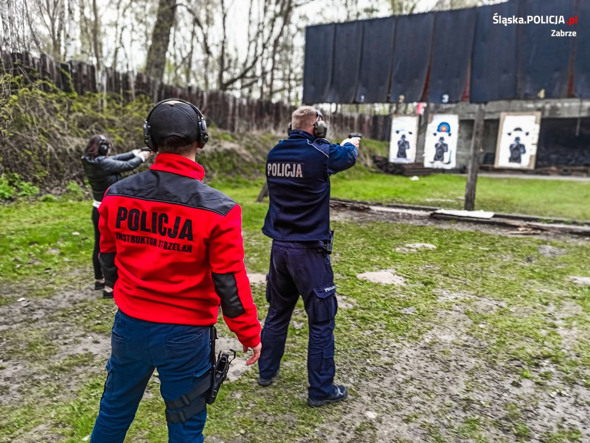 Zabrzańscy policjanci szkolą swoje umiejętności strzeleckie