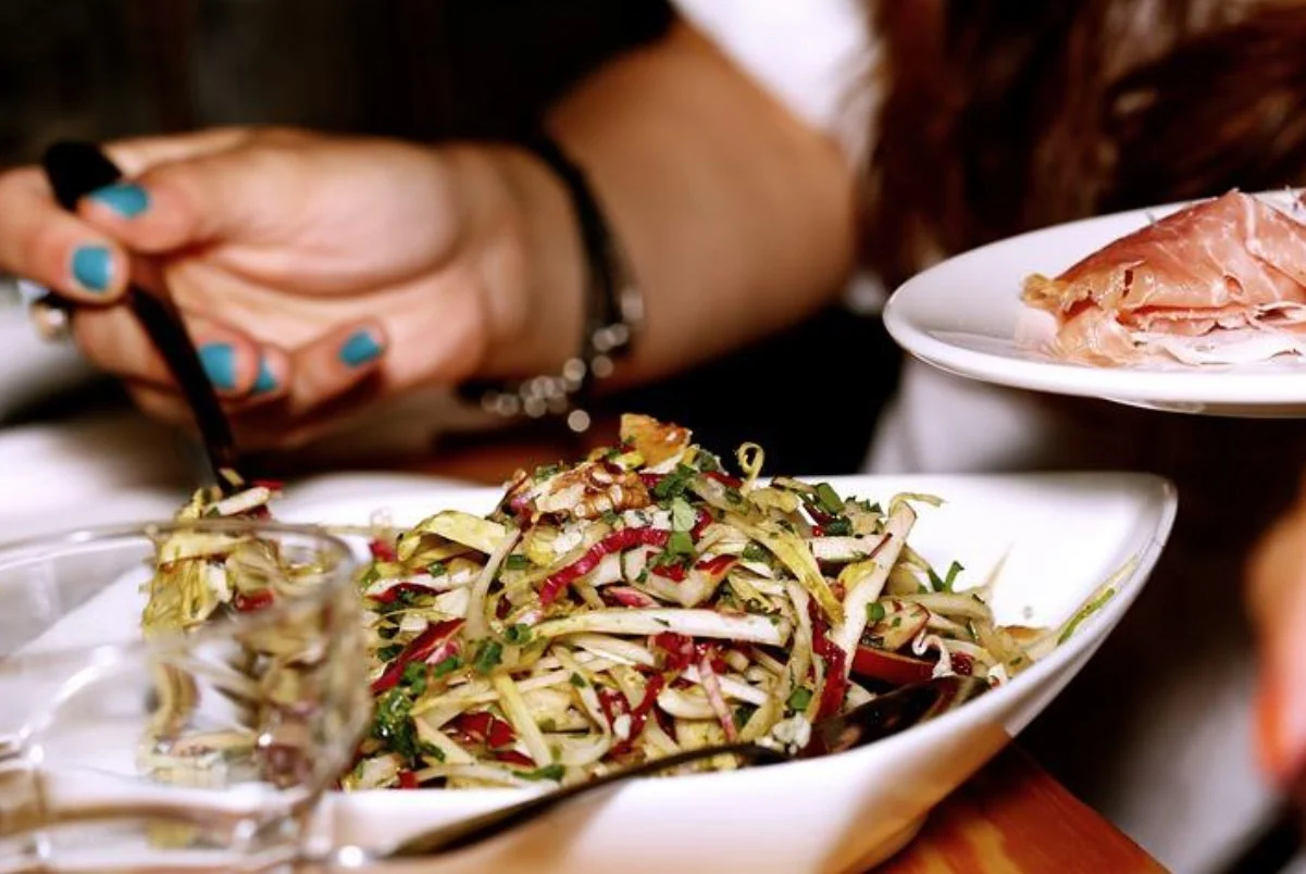 UOKiK skontrolował restauracje w Polsce. Na listę z nieprawidłowościami trafiło kilkanaście ze Śląska