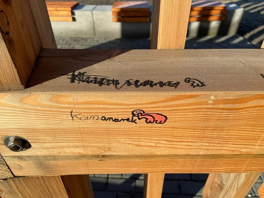 Zniszczone place zabaw, ławki, czy ronda. Urząd Miasta publikuje niechlubny bilans majówki