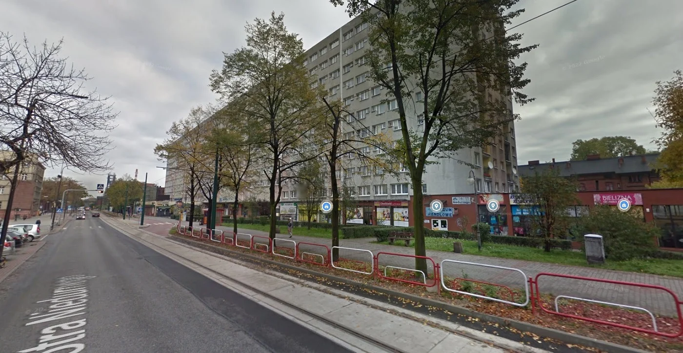 Policja poszukuje świadków kolizji rowerzysty z samochodem na ulicy Niedurnego