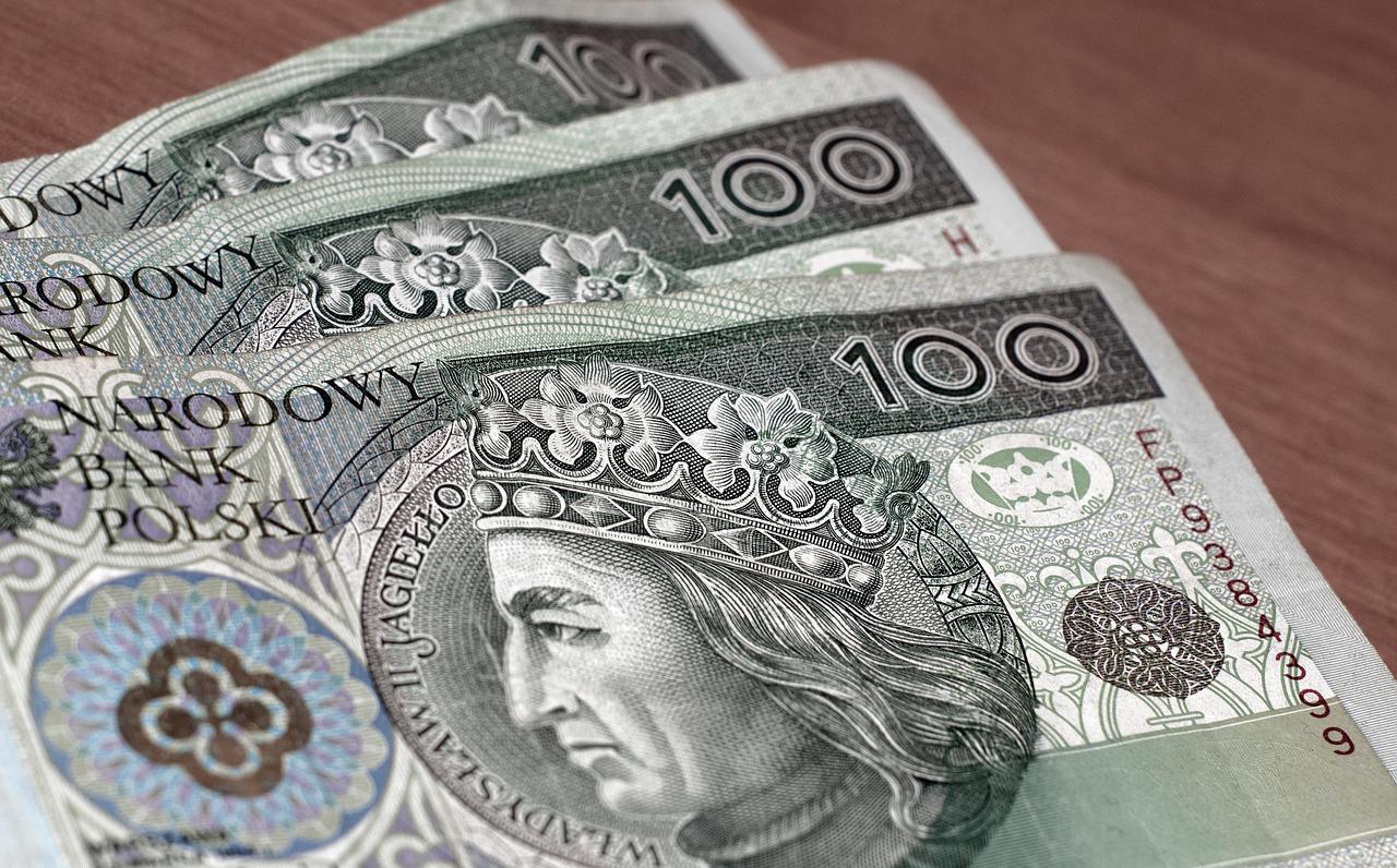 Pijany 48-letni kierowca chciał wręczyć policjantom łapówkę. Oferował 360 złotych!