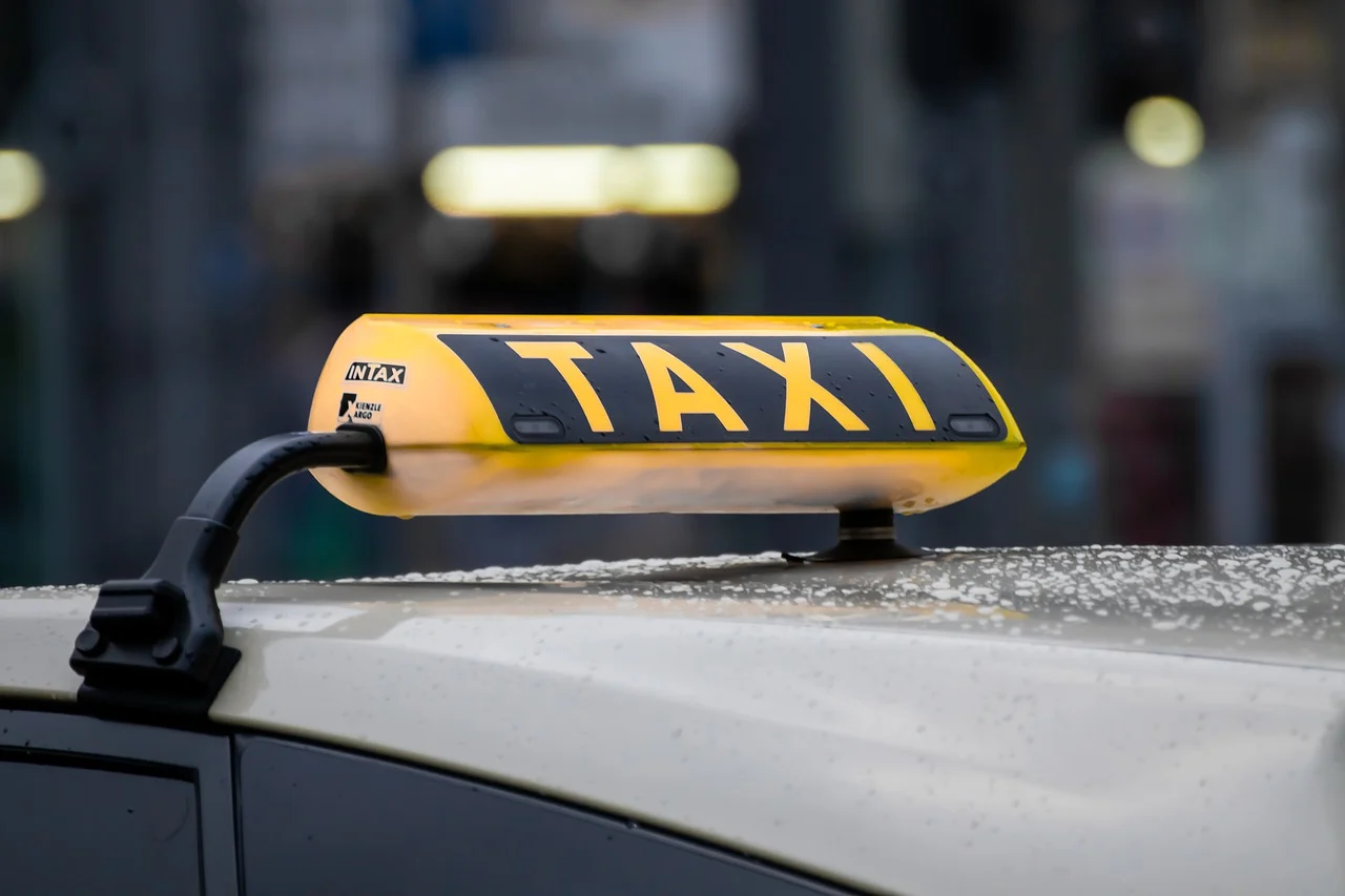 Taxi w czasach PRL-u. Czyli o popularności i niewielkiej ilości