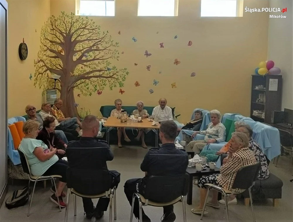 Łaziscy policjanci w dyskusji o zjawisku przemocy domowej