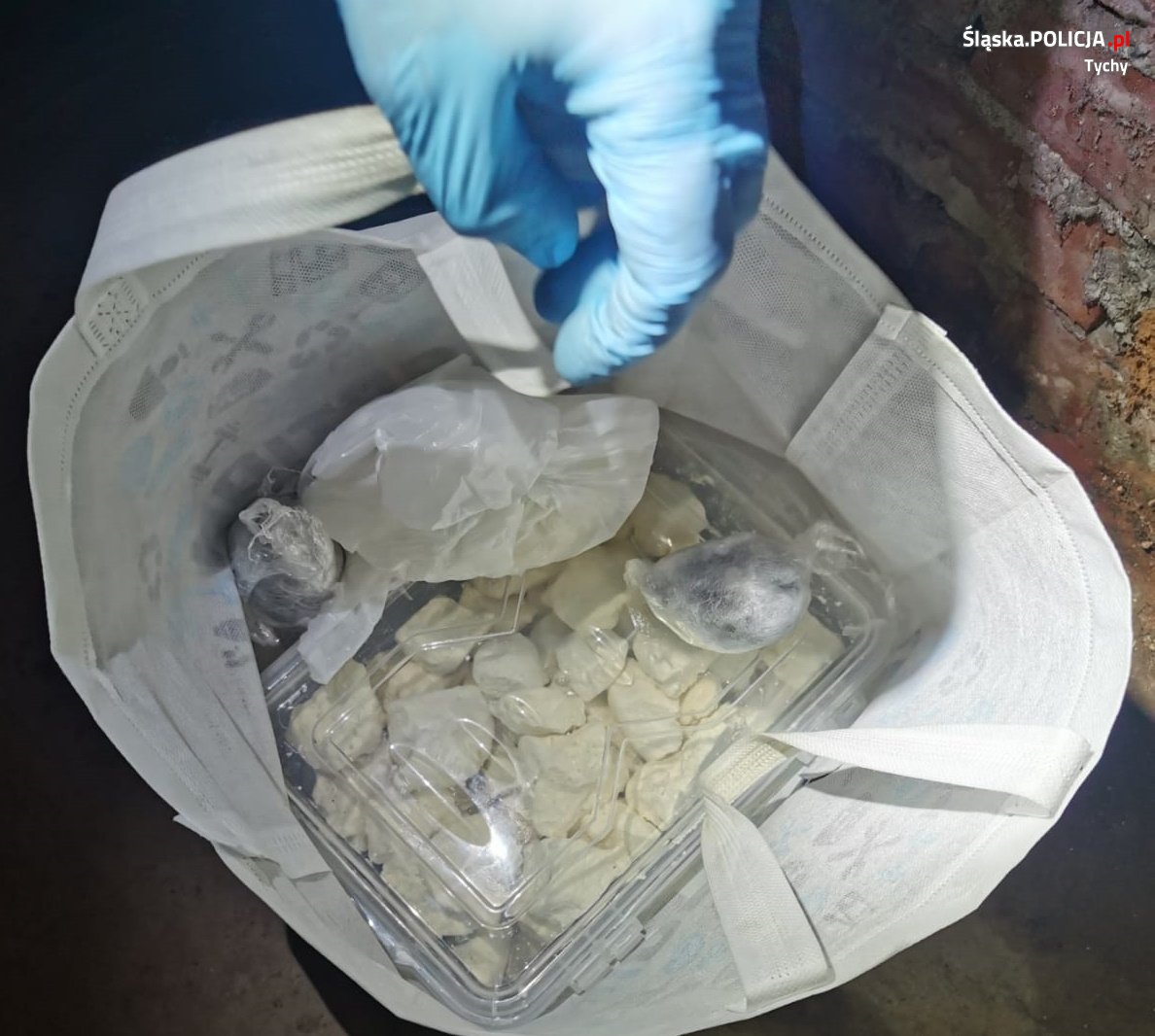 Policjanci zatrzymali 31-latka, który posiadał znaczne ilości narkotyków