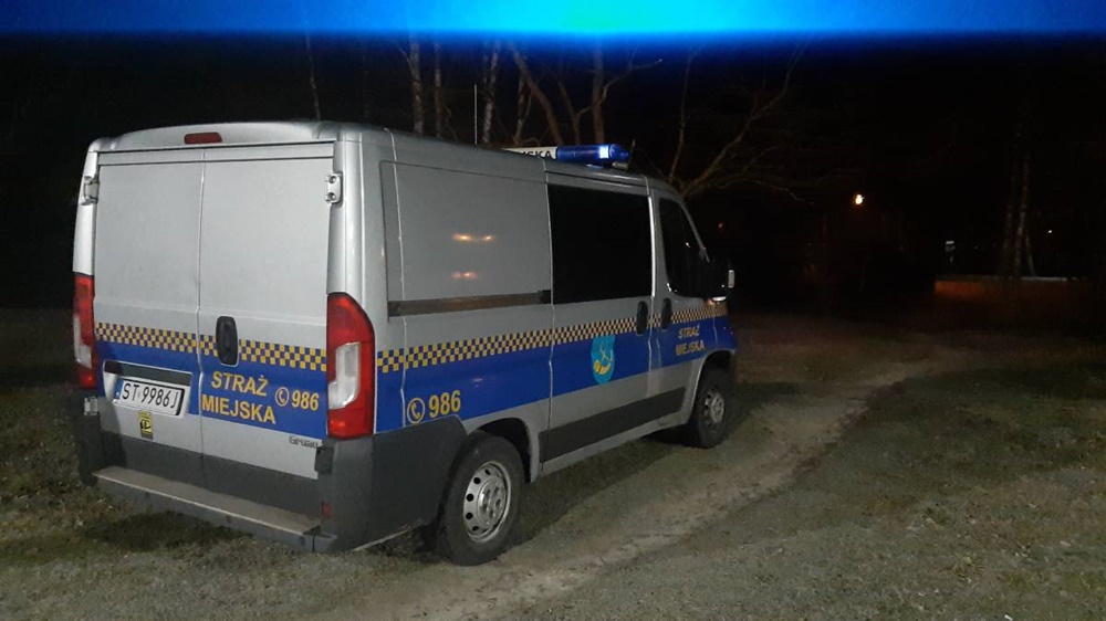 Pijany 19-latek znieważył i naruszył nietykalność cielesną interweniujących strażników