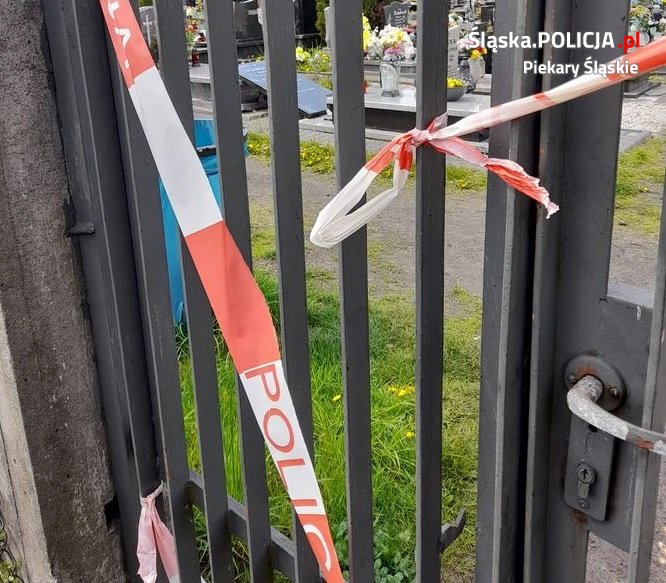 Policja szuka sprawców, którzy zdewastowali cmentarz