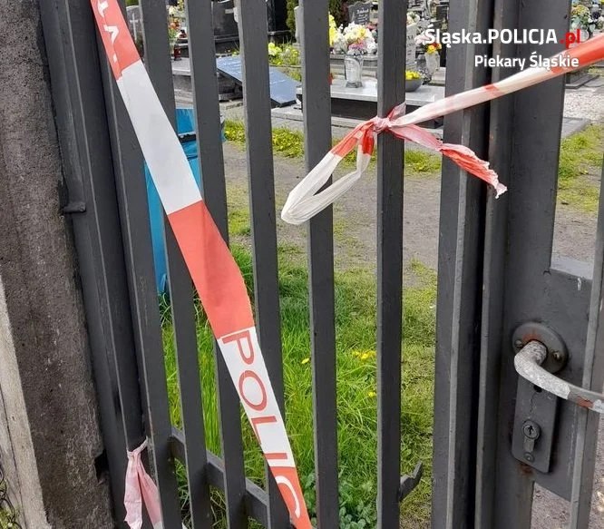Policja szuka sprawców, którzy zdewastowali cmentarz