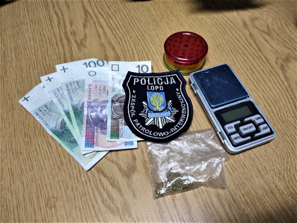 Urządził w nocy imprezę i wpadł z marihuaną