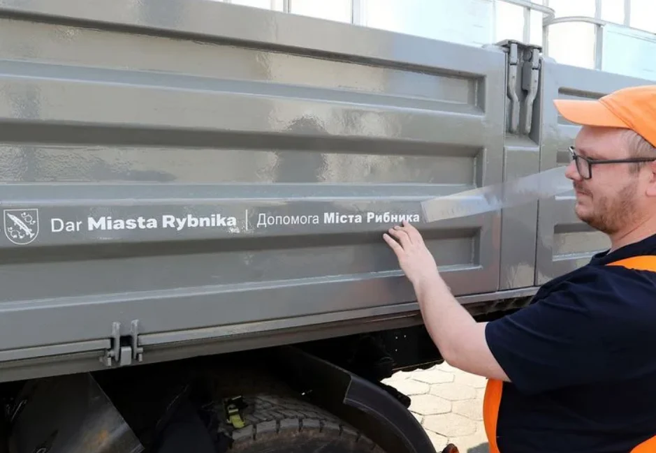 Jelcz i zbiorniki na wodę dla Irpienia i Buczy