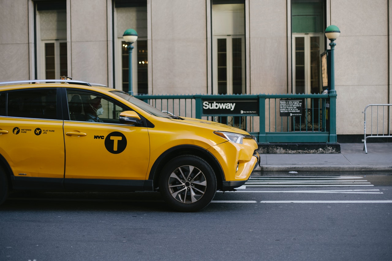 Maluch w aucie. Przejazd z dzieckiem – bajka czy koszmar?