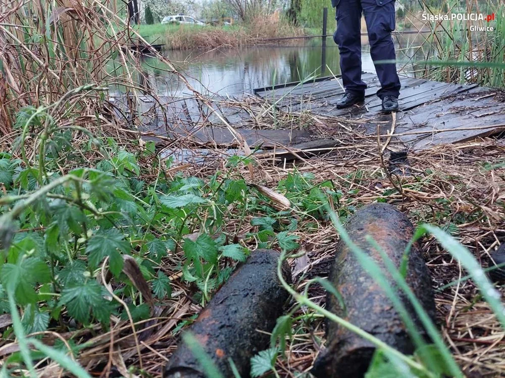 Hobbystyczne przeczesywanie wód magnesem może się źle skończyć. Znaleziono pocisk!