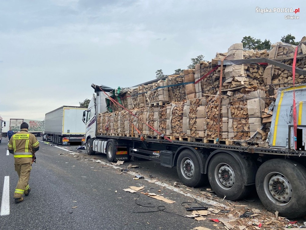 Tragiczny karambol tirów na A4. Jedna osoba nie żyje