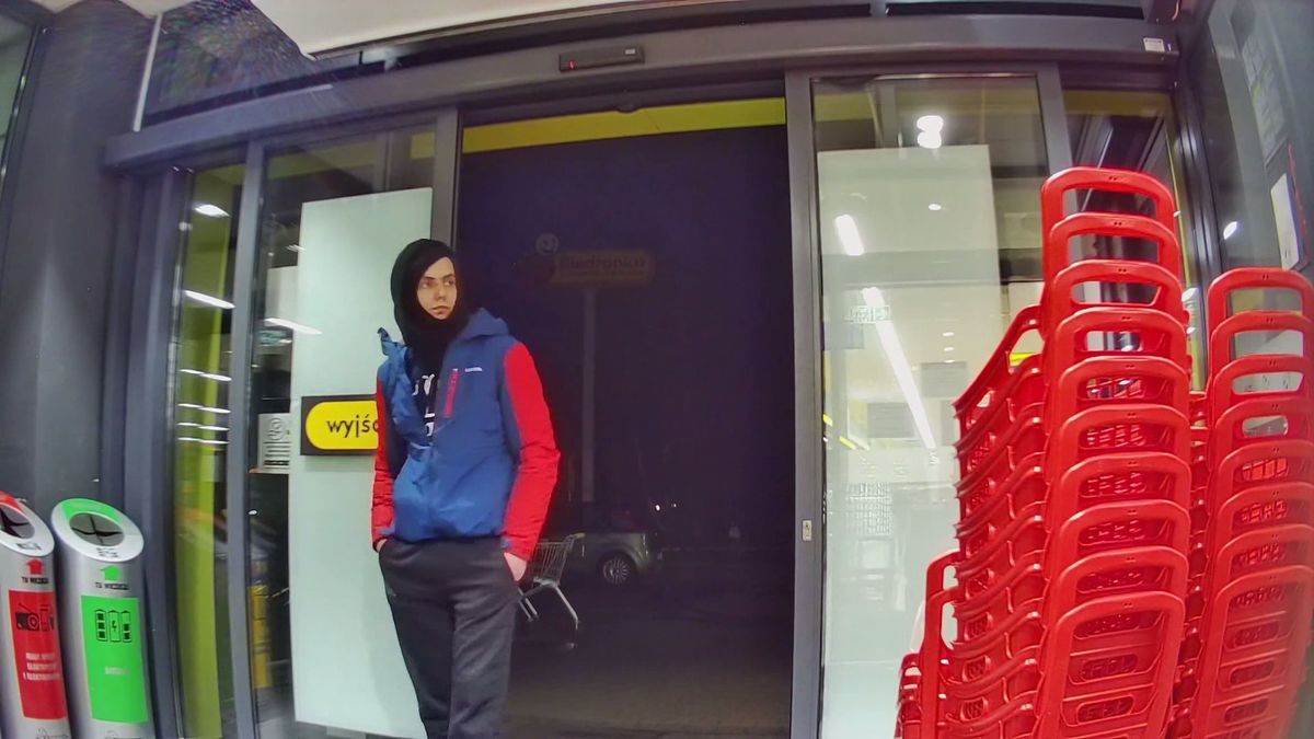 Ukradł m.in. wyroby alkoholowe o łącznej wartości blisko 1400 złotych. Rozpoznajesz go?