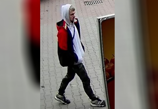 Sprawca ukradł 72 batony o łącznej wartości ponad 500 złotych. Rozpoznajesz go?