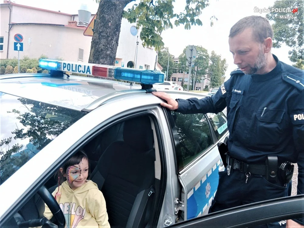 Dzielnicowy z profilaktyką na charytatywnym evencie