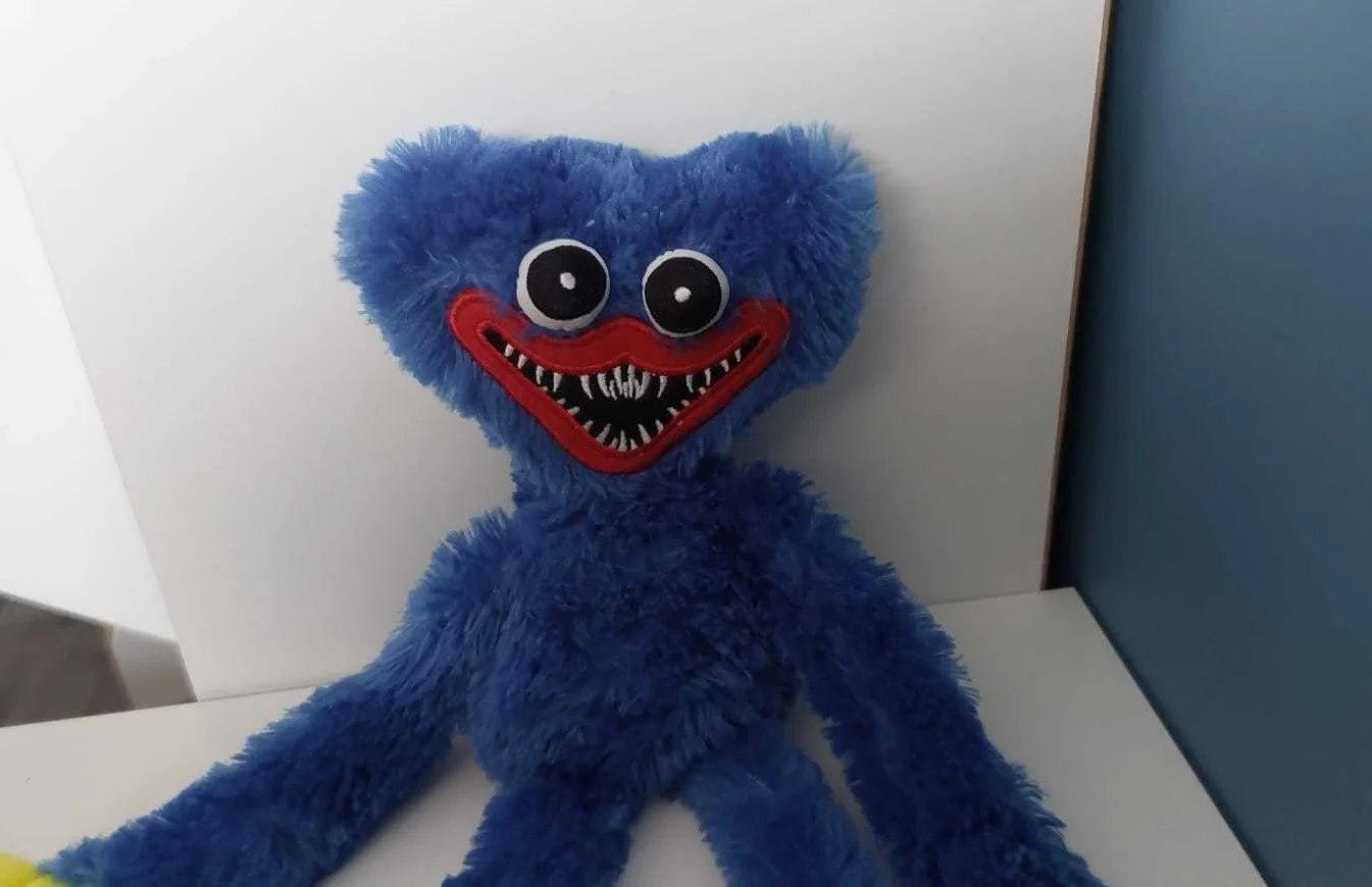 Śląskie przedszkola ostrzegają przed Huggy Wuggy. Czym jest niebieski stwór?