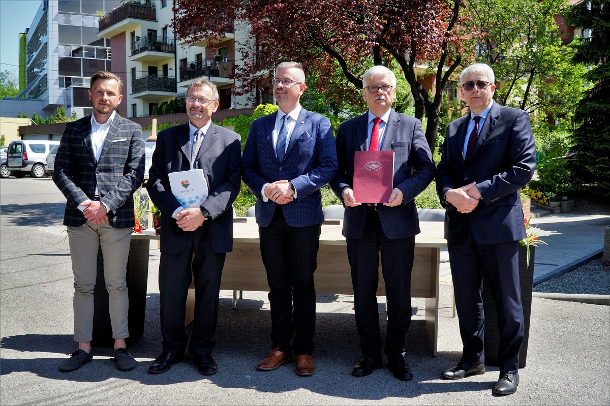 Umowa na zazielenienie Warszawskiej podpisana!