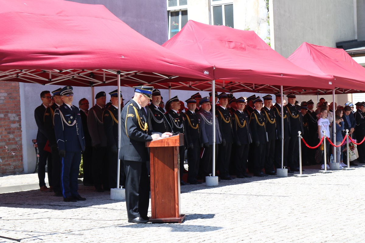 Uroczysty apel z okazji Obchodów Dnia Strażaka [ZDJĘCIA]