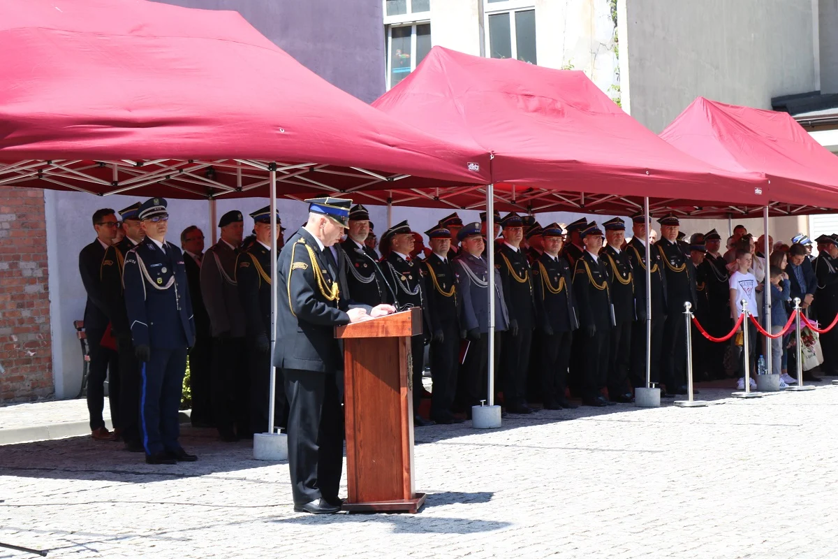Uroczysty apel z okazji Obchodów Dnia Strażaka [ZDJĘCIA]