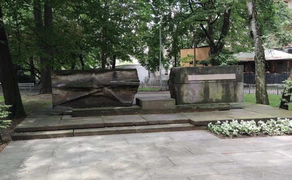 Co z pomnikiem żołnierzy Armii Czerwonej w Parku Hutników? Urząd wystąpił z pismem do IPN