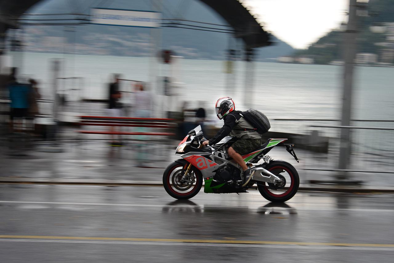 Ruszył sezon motocyklowy. Policja apeluje o uwagę na drodze!